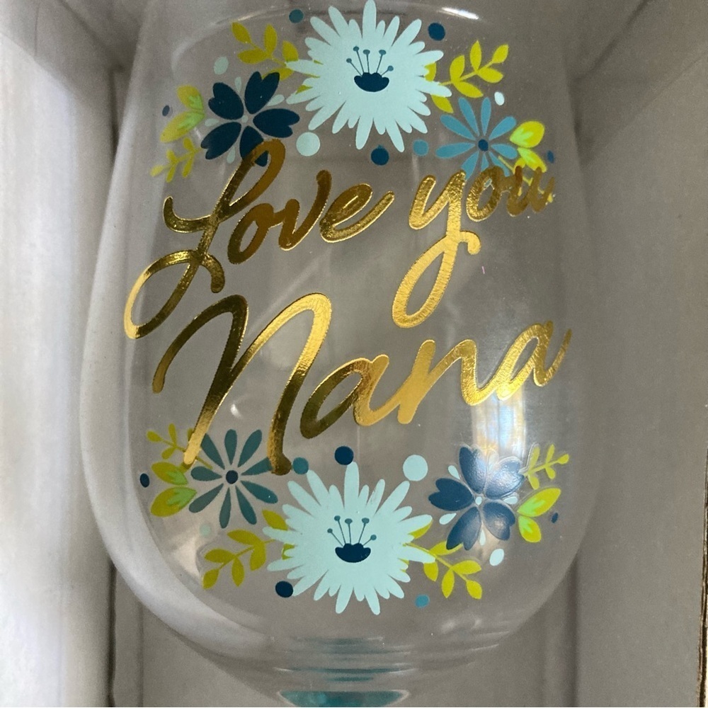 🌸 Nana Wine Glass NWT